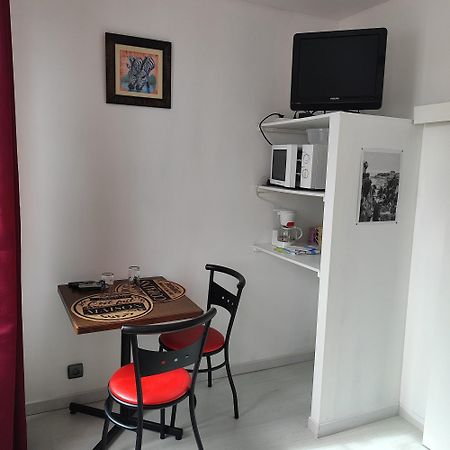 Gite Pour 6 Ou Chambre Pour 2 A Formigny Ngoại thất bức ảnh