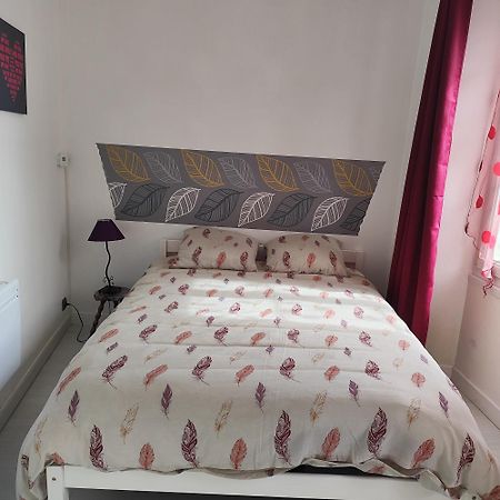 Gite Pour 6 Ou Chambre Pour 2 A Formigny Ngoại thất bức ảnh