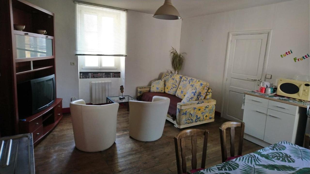Gite Pour 6 Ou Chambre Pour 2 A Formigny Ngoại thất bức ảnh
